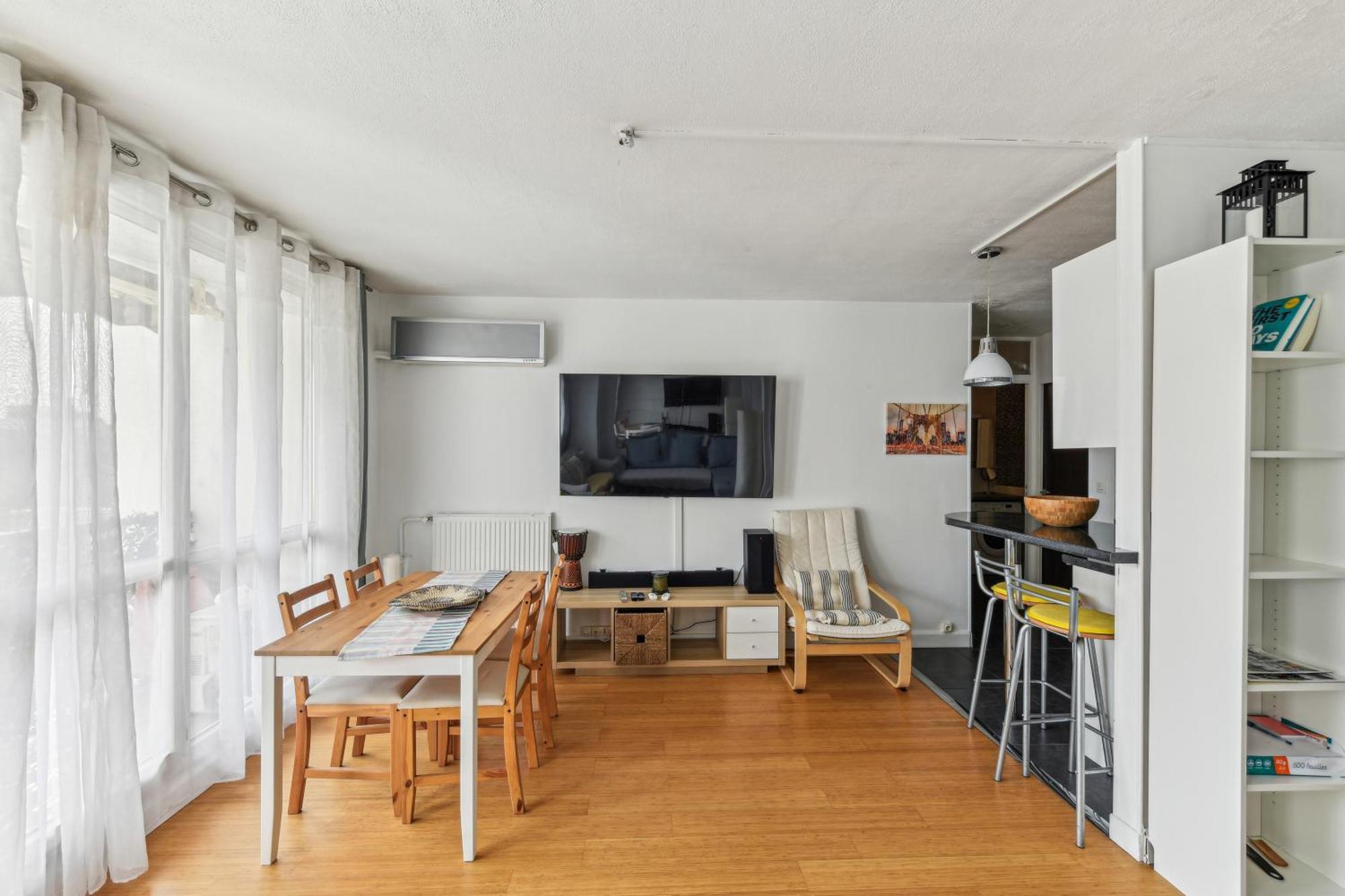 Chic And Comfortable Apart With Balcony Levallois-Perret Exterior photo