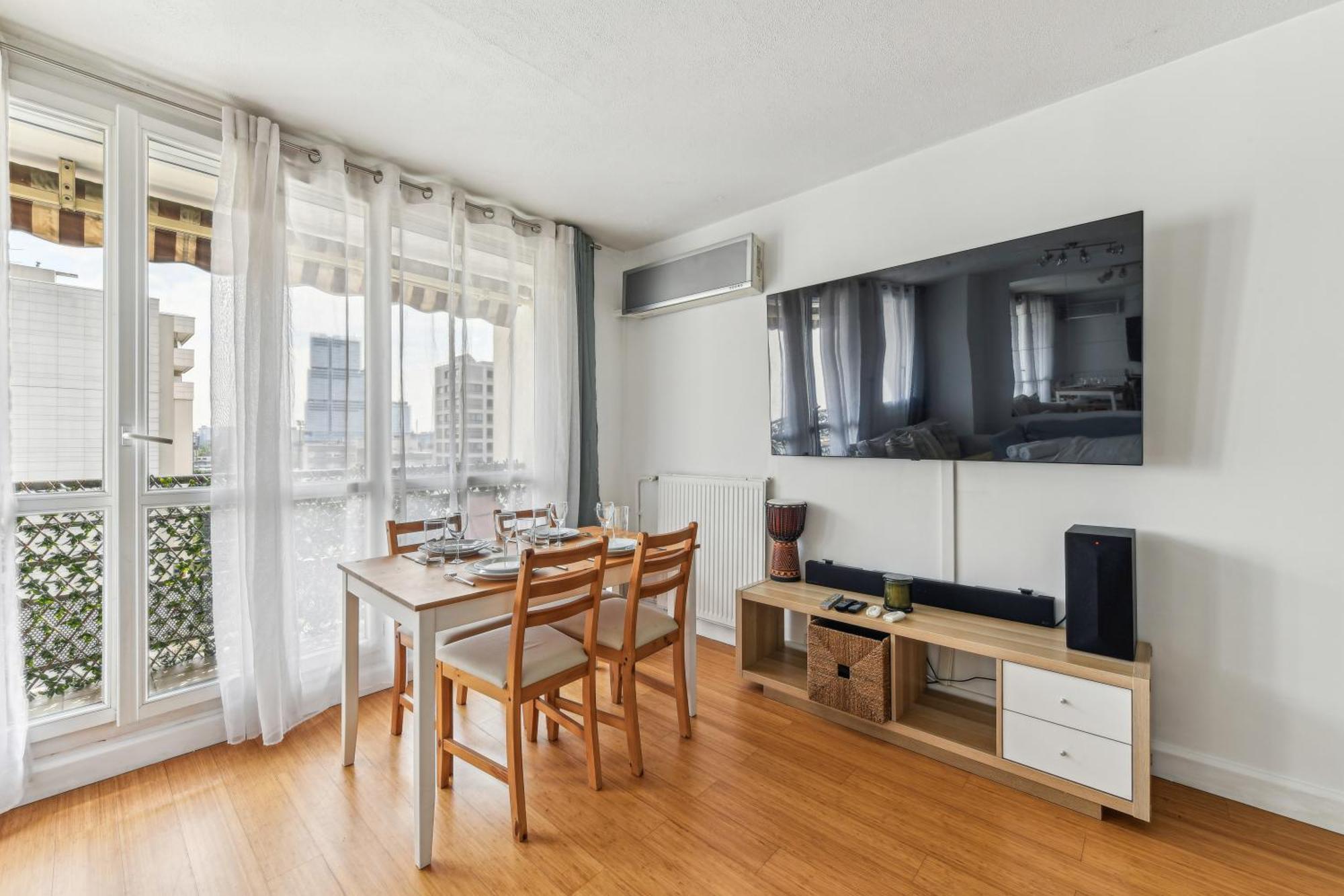 Chic And Comfortable Apart With Balcony Levallois-Perret Exterior photo
