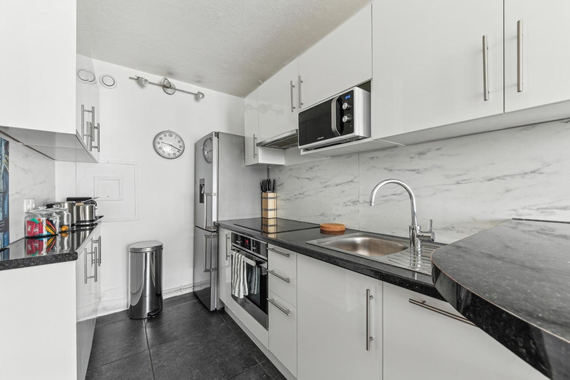 Chic And Comfortable Apart With Balcony Levallois-Perret Exterior photo