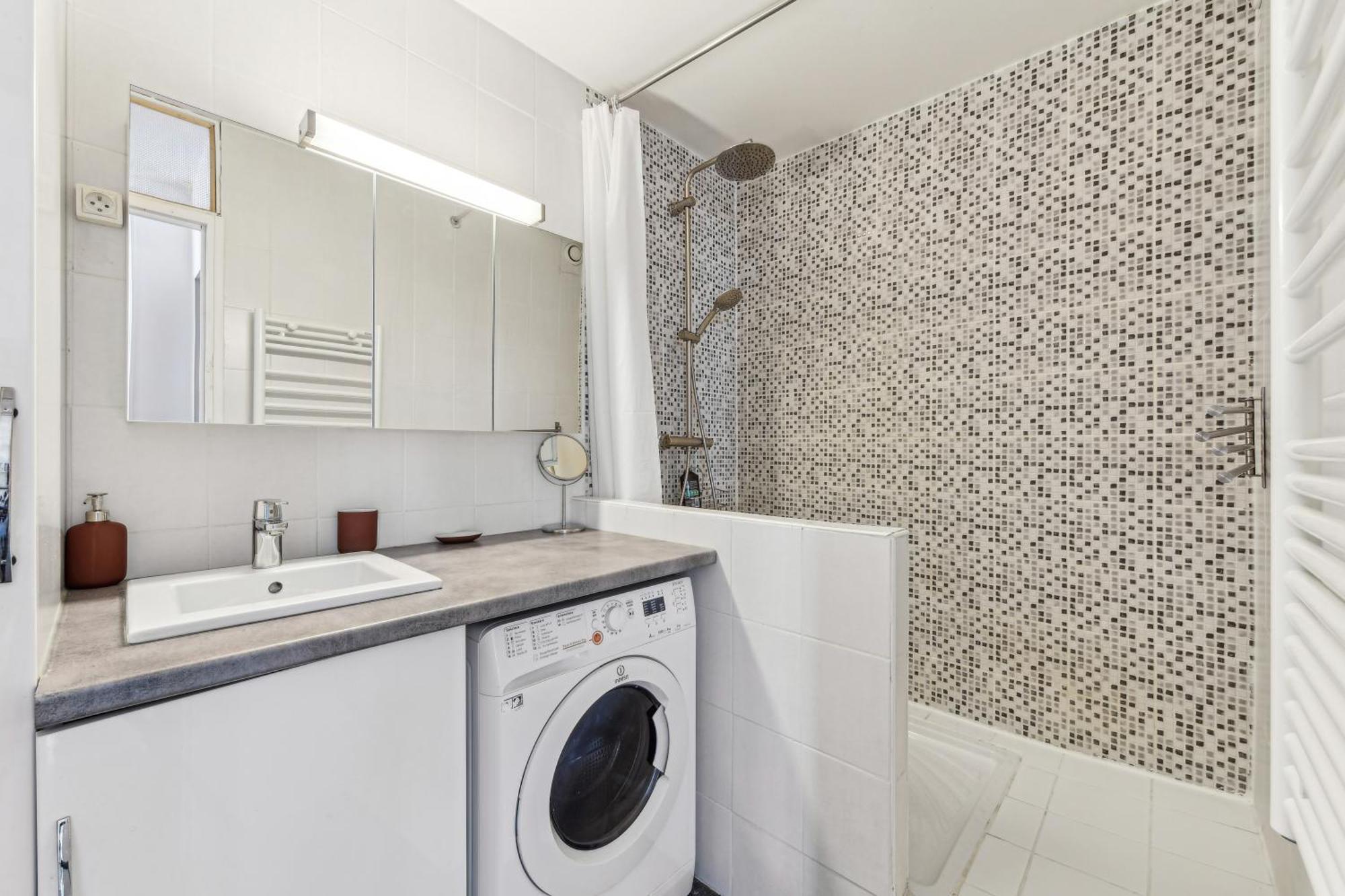 Chic And Comfortable Apart With Balcony Levallois-Perret Exterior photo