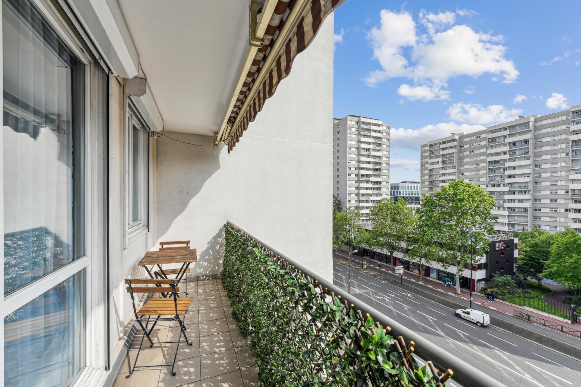 Chic And Comfortable Apart With Balcony Levallois-Perret Exterior photo