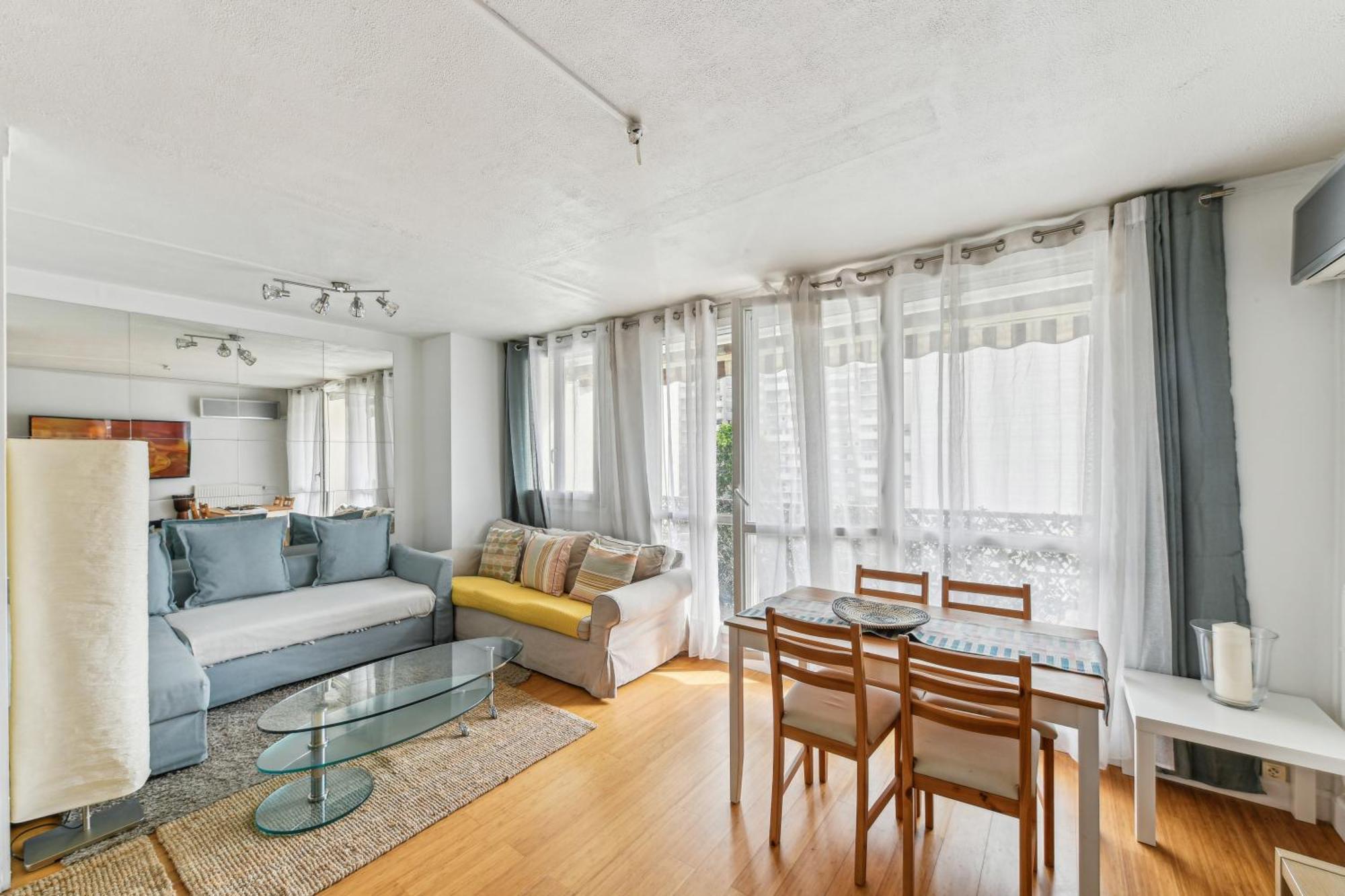Chic And Comfortable Apart With Balcony Levallois-Perret Exterior photo