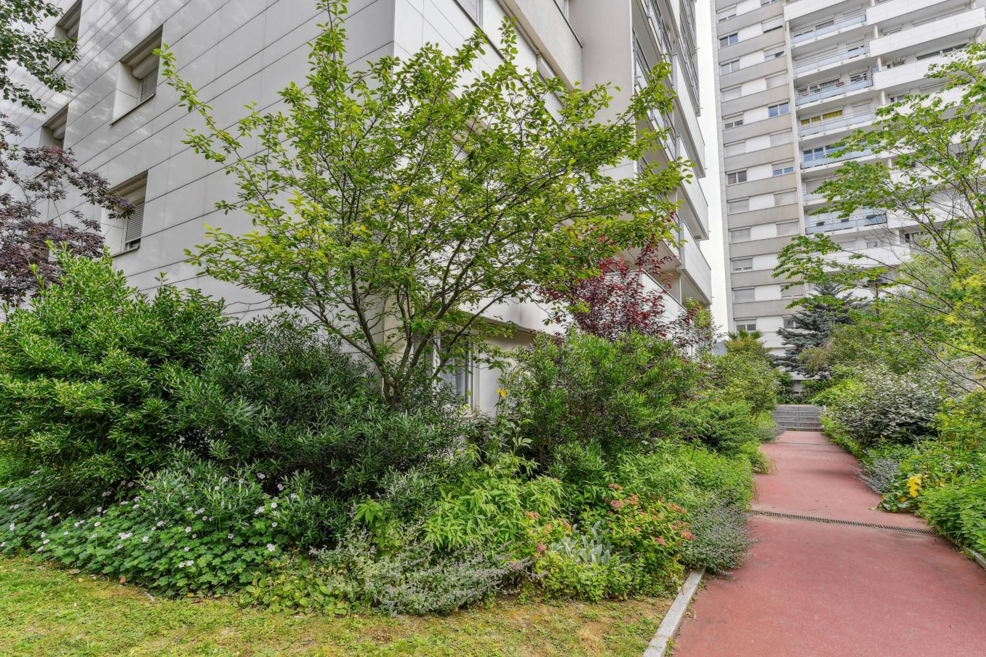 Chic And Comfortable Apart With Balcony Levallois-Perret Exterior photo