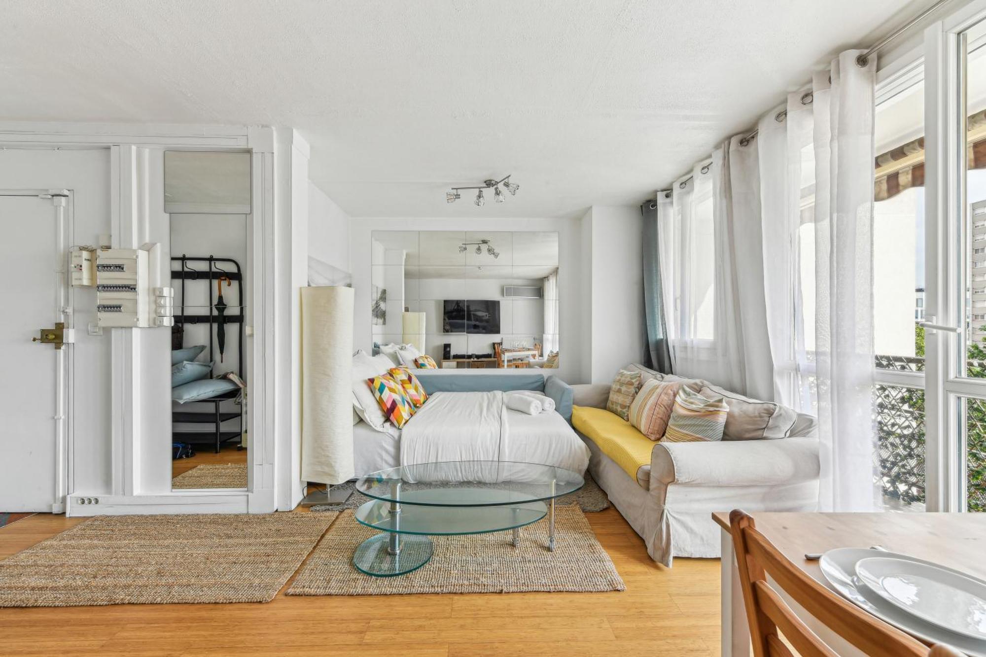 Chic And Comfortable Apart With Balcony Levallois-Perret Exterior photo