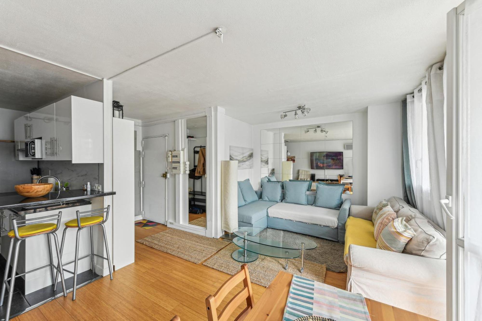 Chic And Comfortable Apart With Balcony Levallois-Perret Exterior photo